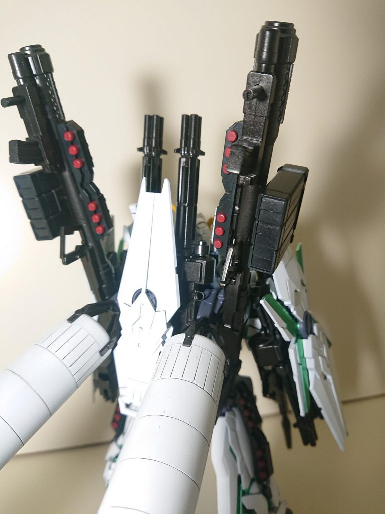 全体はメカサフ(ライト)下地の、EX-ホワイト/ガンメタ/エヴァダークグレーです。