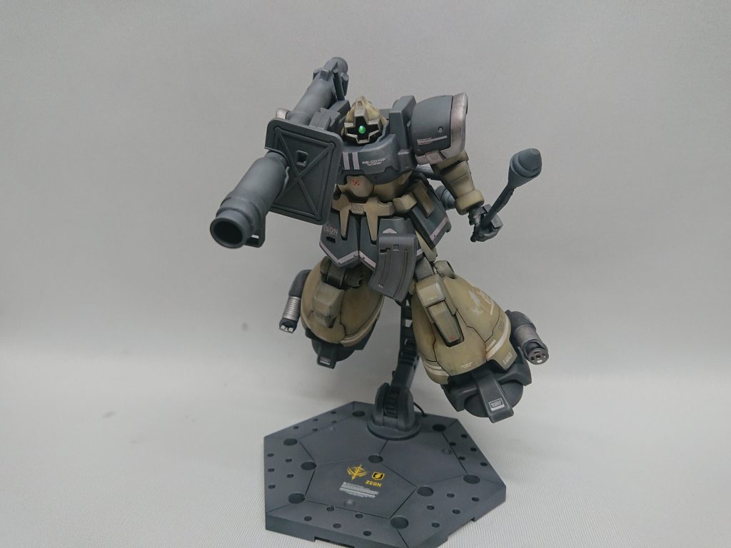 アクションベースに電源とスイッチあります。コネクタはスカート下で接続しています。