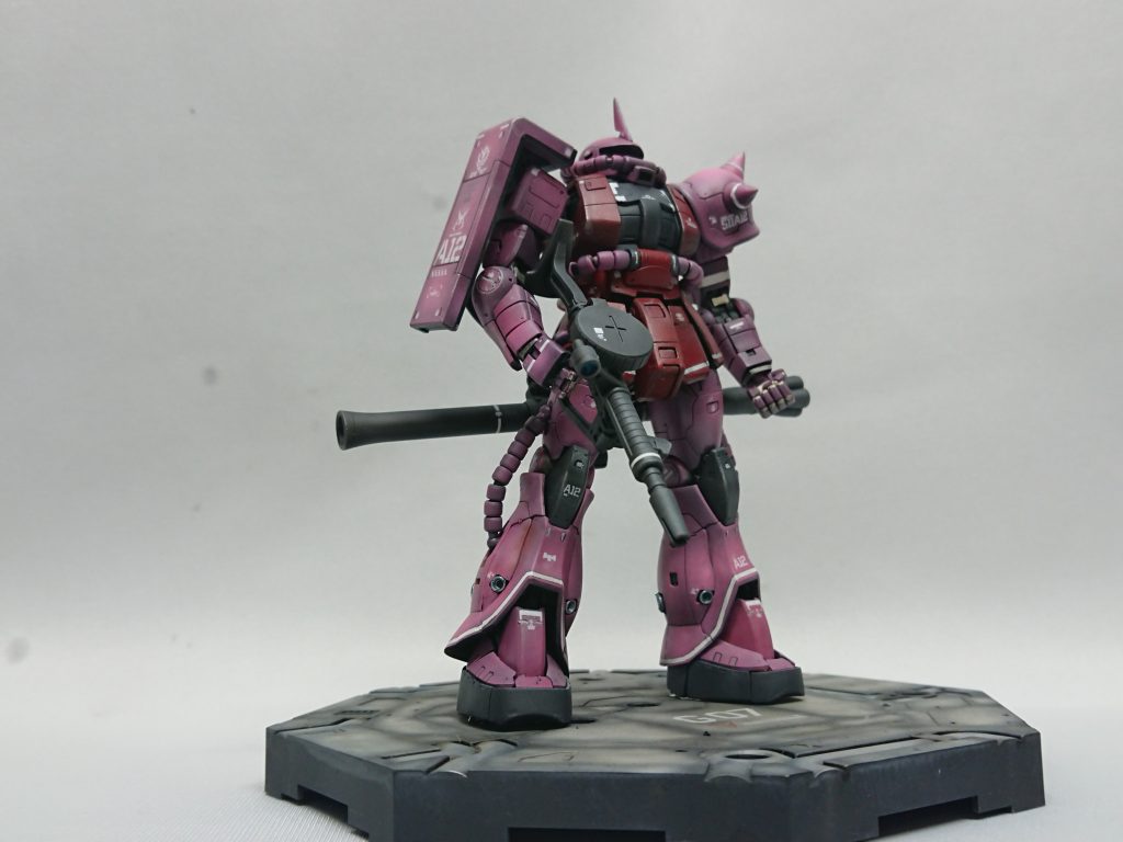 下からの画角がかっこいいですねザク