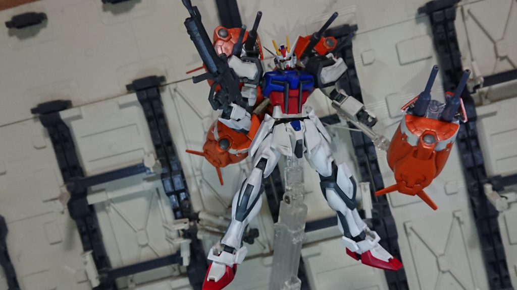 「モーガン機105ダガーでお馴染みガンバレルストライカーパックの前身が存在した」or「三隻同盟結成後に予備機となったメビウスゼロをムウのストライク用の強化パーツに改造した」の二通りの設定を考えております