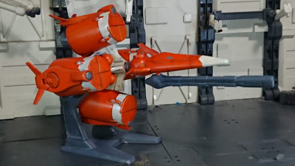 設定通りの色分けを目指したためガンバレル搭載している本体中央ブロックと各ガンバレルの白ラインの塗り分けに拘りました