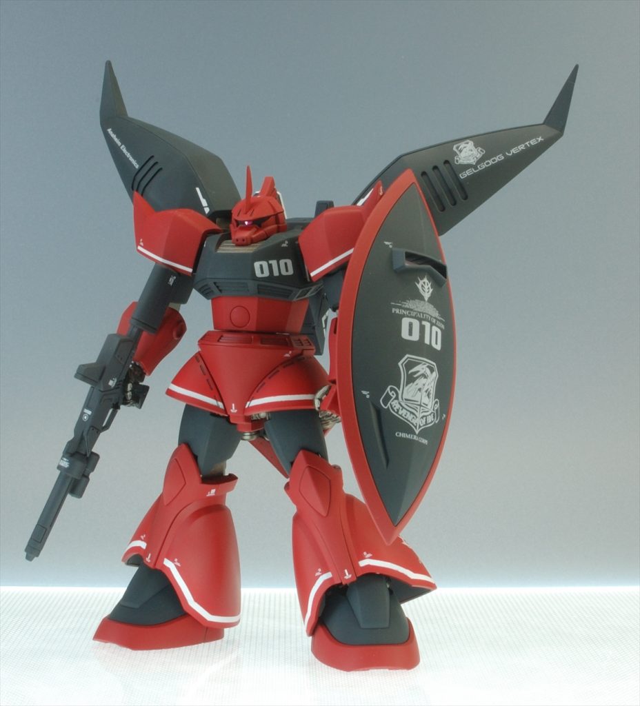 デカールは自作と流用品を使用。モノアイにはモールド入りのメタリックシールを貼ってます。