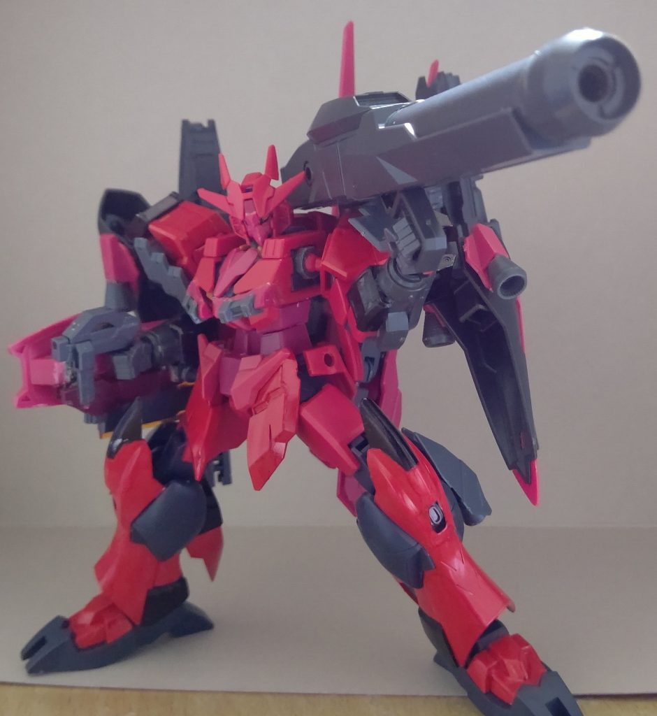 GNメガバズーカ。エネルギーをGN粒子でボール状に包んだ状態で発射し、敵陣のど真ん中で解放して周辺を焼き払うというグレネード弾のような使い方をする設定。