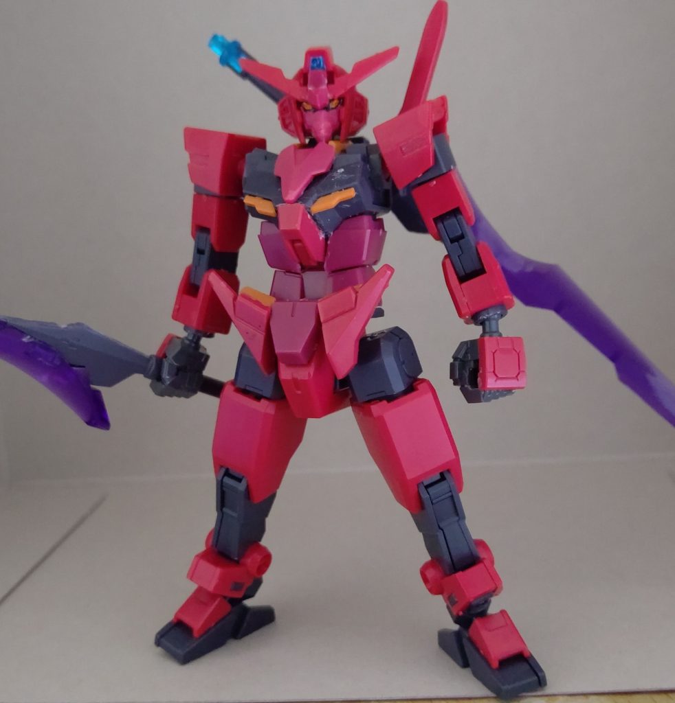 中身はアニマリゼを改造したもの。アニマリゼの頭にダークマターの顔を移植したら、どことなくガンダムMk-3みたいになった。