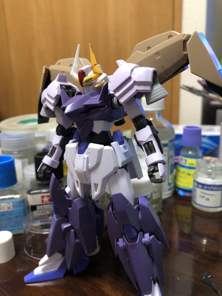 仮製作が纏り、腕は端白星を使用。高機動が感じられるブースターを肩に付けました🤔