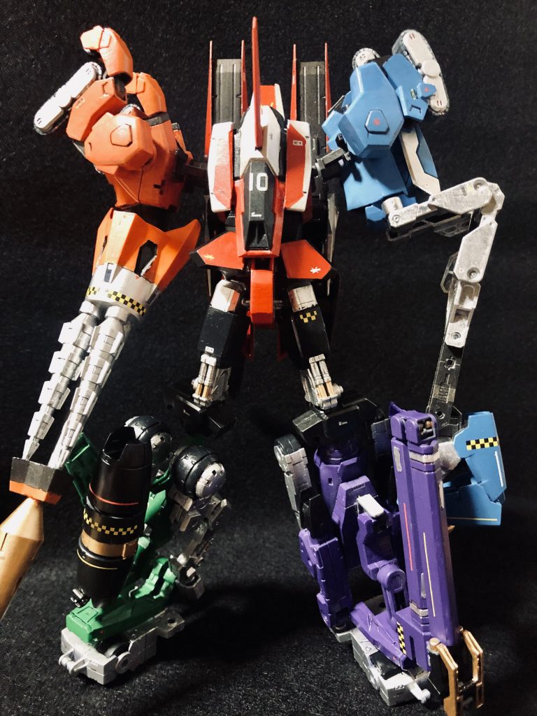 ジェットのウイングを背中に。そしてキャタピラを変形させたドリルとショベルを肩にドッキングすれば…