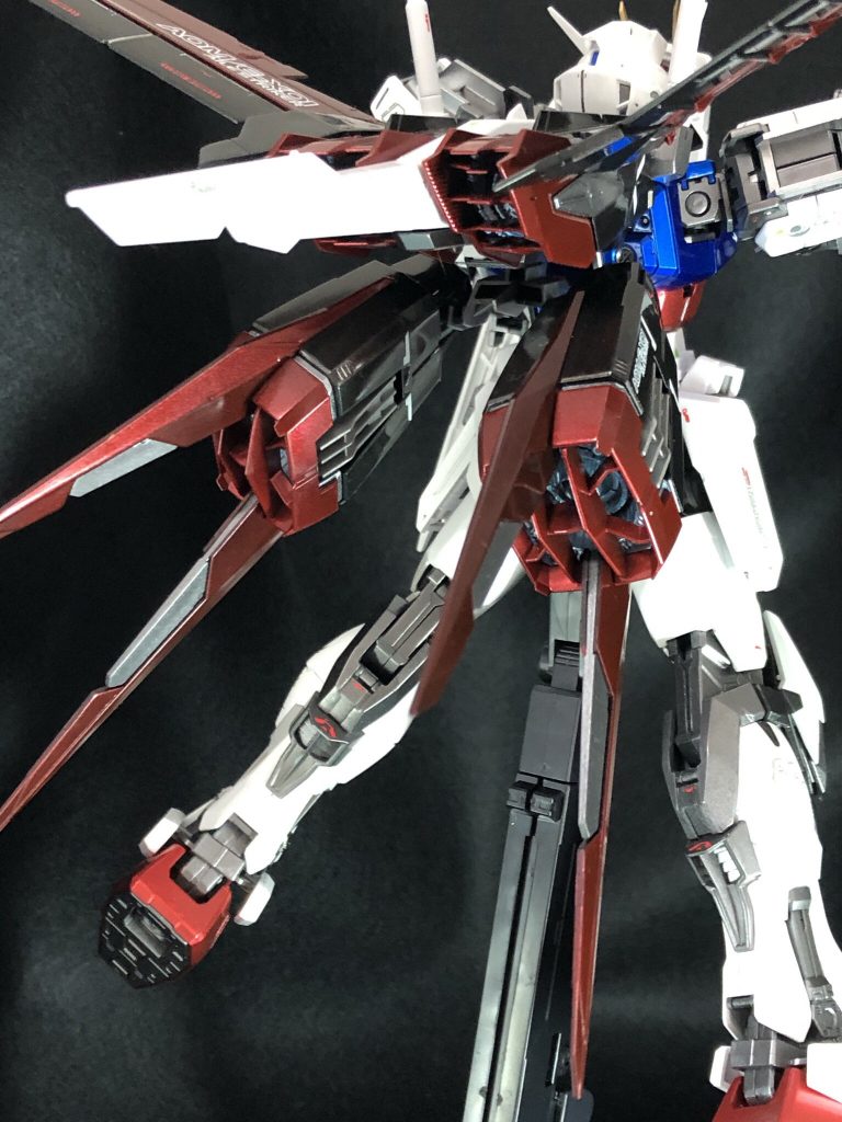 SEEDといえば未だに新世代のガンダムというイメージですが、当時見てた子が成人するくらいにが古い作品なんですよね。 私もリアルタイムの時は学生だったんですが、ターンエー以来の数年ぶりのガンダムだったんで友達とビデオテープ貸しあって楽しんで見てました。皆さんご存知の通りキラからムウにが乗り換えていく機体ですが、メカの最後ってやはり美味しいシーンなんですよ! 一度がイージスとの相打ち、んで本編外ですがロウに守り切ったキラを引き渡すシーン。二度目が不可能を可能にしてアークエンジェルを守るシーン。どちらも守り抜く事ができた良いシーンなんですよ!SEEDといえば未だに新世代のガンダムというイメージですが、当時見てた子が成人するくらいにが古い作品なんですよね。 私もリアルタイムの時は学生だったんですが、ターンエー以来の数年ぶりのガンダムだったんで友達とビデオテープ貸しあって楽しんで見てました。SEEDといえば未だに新世代のガンダムというイメージですが、当時見てた子が成人するくらいにが古い作品なんですよね。 私もリアルタイムの時は学生だったんですが、ターンエー以来の数年ぶりのガンダムだったんで友達とビデオテープ貸しあって楽しんで見てました。次はいい加減積みを崩そうと思ってるんですが、今作を動画にしてみたいなとも考えてるので次作はもっとかかるんだろうなぁ…。