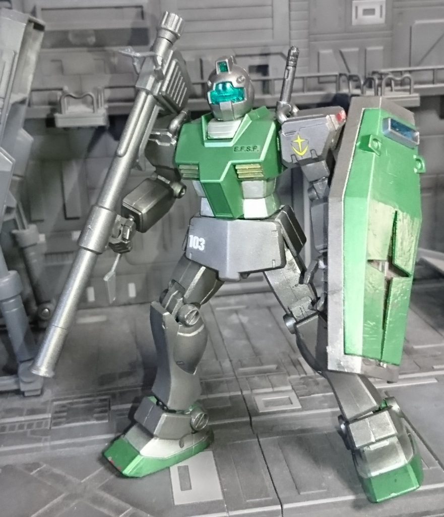 設定　コックピット内とジェネレーターを中破したジムⅢのものに換装した００９０年に稼働しているジム　 