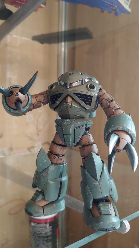 RGは全塗装が大変ですね。フレームにパーツをつけていく都合上、パーツを個別塗装がメンドクサイですね。中のフレームABSだし。小学生の頃に作った旧キット、HGズゴックとは違ったプラモのアプローチなんで面白かったですが。