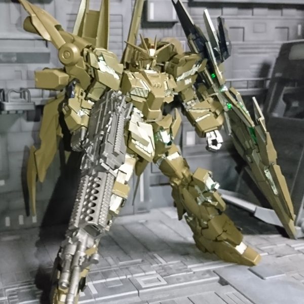 ユニコーン4号機セイレーン マリーダ・クルス中尉機