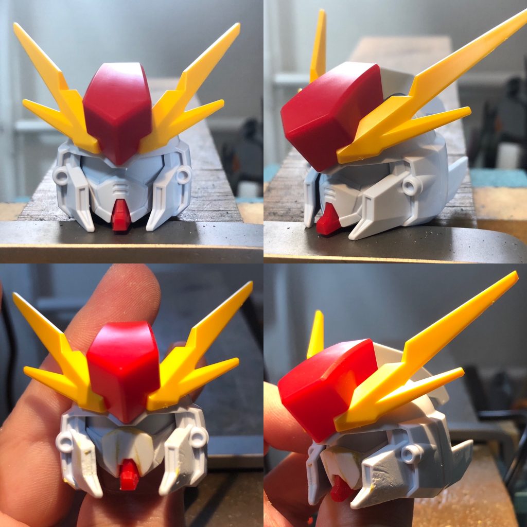 顔の改造です。口元にプラ板とパテで肉付けしました。フェイスパーツを上方向に食い込む様に加工して劇場版に近づけてみました。