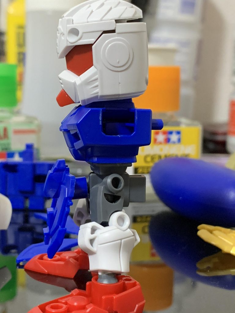 全体の調整。そのままだと上下がくっ付かずバランスもあまり良くないので、ゴッド丸の胴体に張飛ゴッドの腰部分を移植。これでバランス取りました。