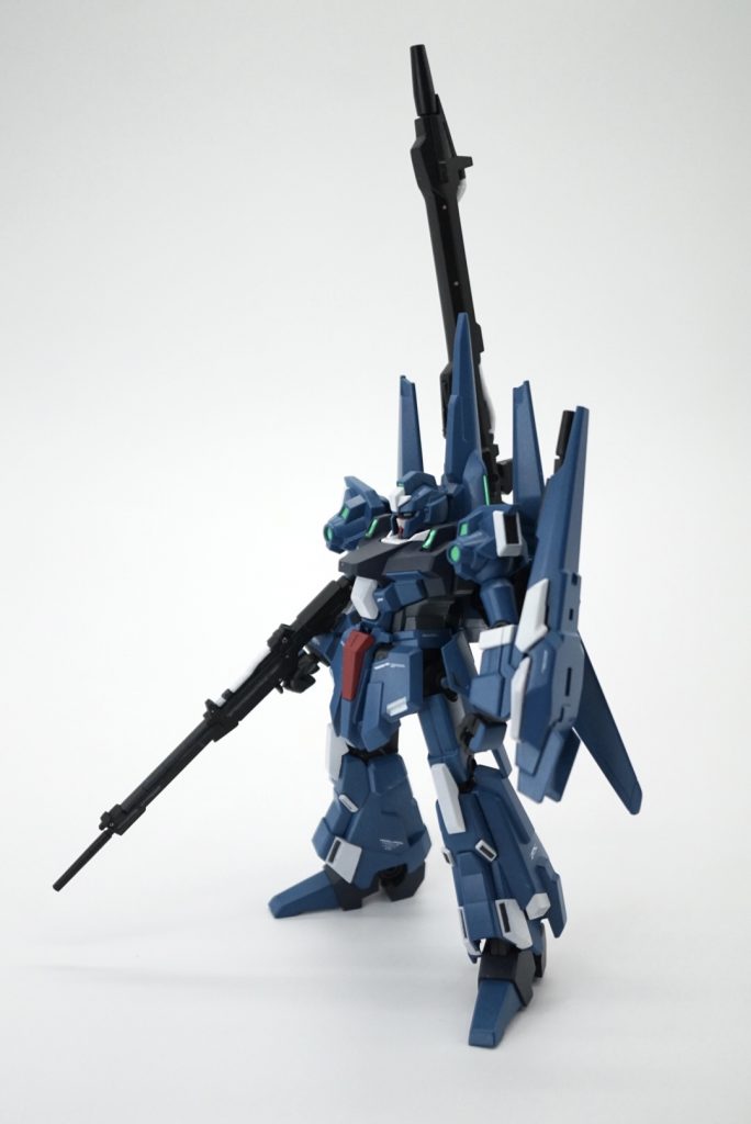 素組みのつもりだったので、プラ板加工などはほぼなし。なんか既視感あるなぁと感じていたのですが、書いてて気づきました。あーMk-Vのカラーだ！とwやはり可変機特有の左手のシールドがいい味出してますよね。前からのシルエットは一般機の方が好きですw