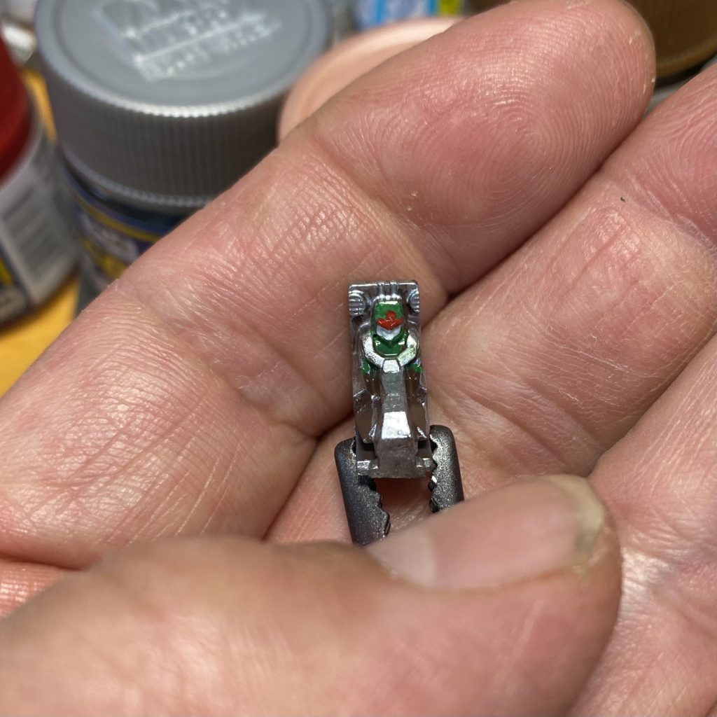 パイロットも塗って組み込みましたが見えませんT^T