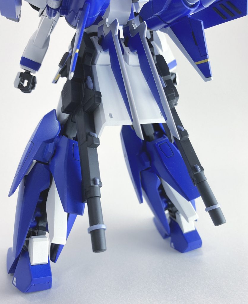 メイン武装はツインバスターライフルと、お手製のトンファーブレードです!どちらもリアスカートにマウント可能です。ライフルはSDCSの物を使用、トンファーはポータントフライヤーの羽を加工して作りました。