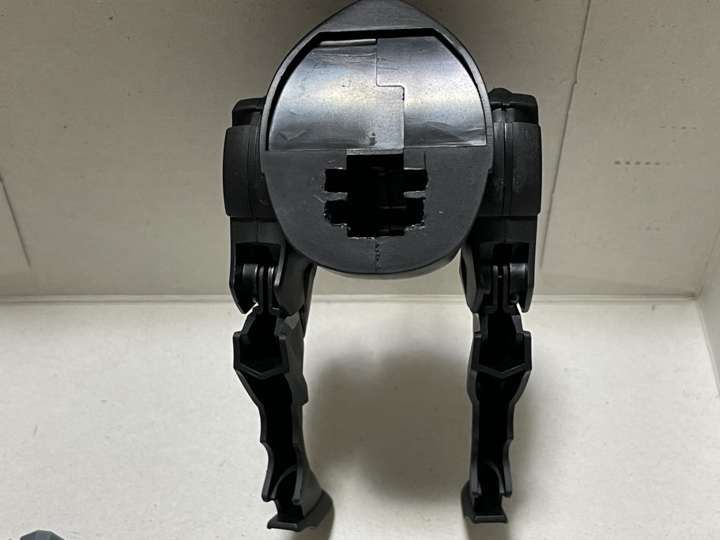 ウマは合わせ目消しのために胴体と首は後ハメ加工を施しました。胴体はピンが通る大きさに切り欠きを入れました。