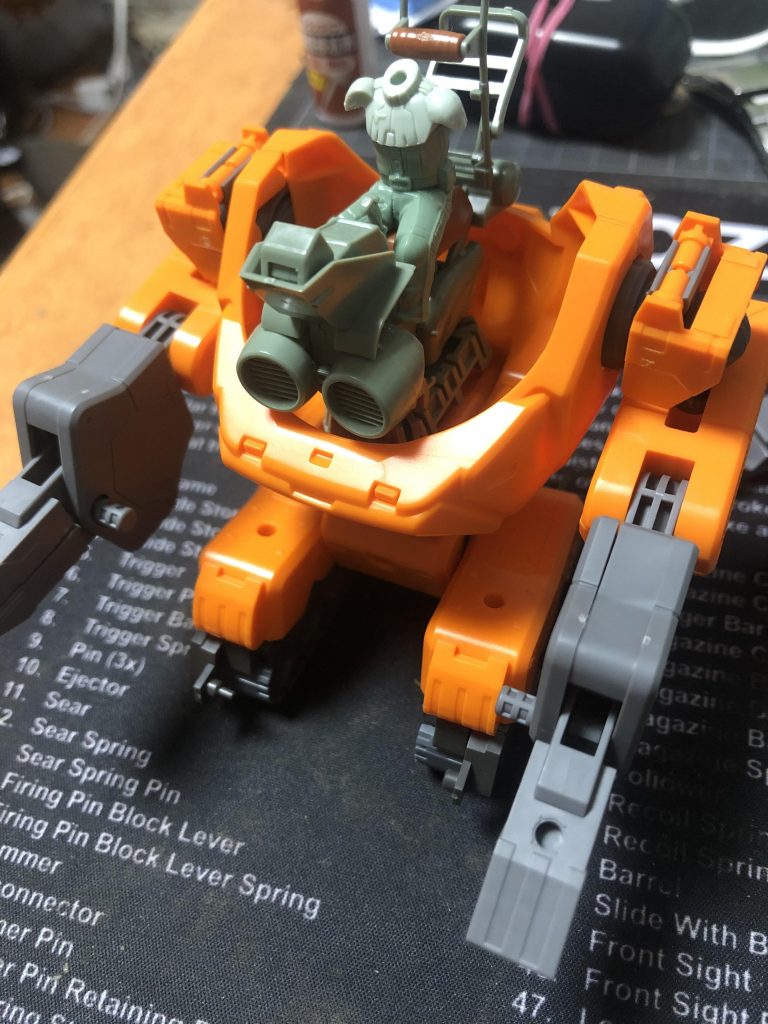 最初にワッパの中身を載せた時はなんだか目がついたようでチャーミングな感じでしたが、結局パワーローダーのモチーフ重点で進めました