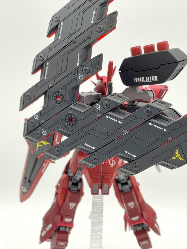 後ろから。サイコプレートの左右でラインデカール上下を貼り間違える失態を犯す(泣