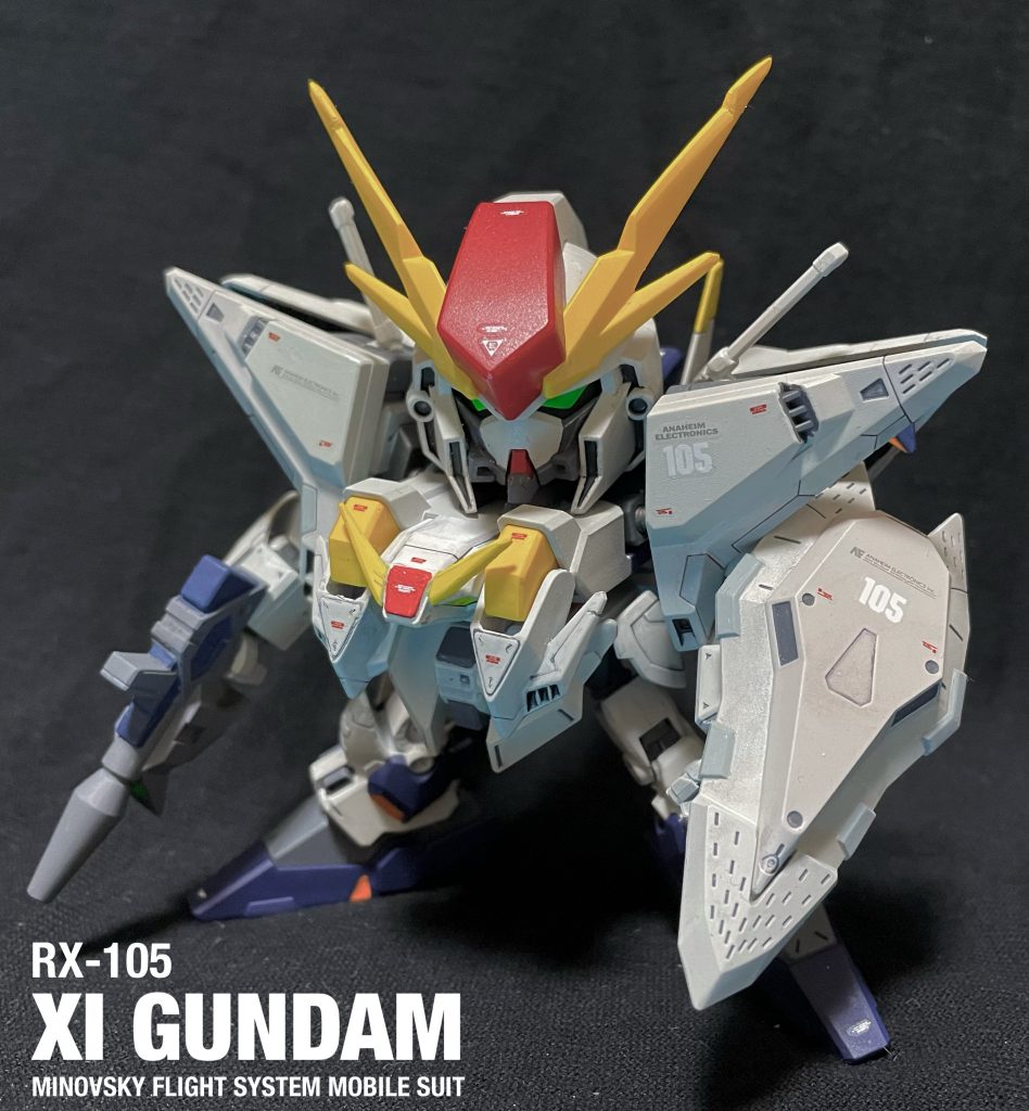 顔面を特に念入りにバランス変更しました。顔がとりあえずカッコよくならないとモチベーションが保てない(笑)この全体に白く配色変更された劇場版クスィーですが、メカデザのカトキハジメ氏もかなり悩んだそうですね。今回は「脱ガンダム」がテーマだったそうで、ガンダム的な顔をしたペーネロペーとの対比でよりガンダムらしくない小説版の原案に近い意匠に仕上げられました。ゲーム版のメカデザもカトキさんですし、根強い人気と思いますが、まぁ映画観ちゃうと見事に脳内アップデートされ、カッコよく見えてしまう不思議…(笑)物語の魅力・影響力ですね。