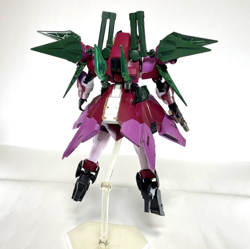 背面茨は収縮してこちらも羽根みたいになります。どちらかといえばスタビライザーのような役割に近いですね背面の方がスカートの感じとか女性らしさのあるシルエットを感じられます