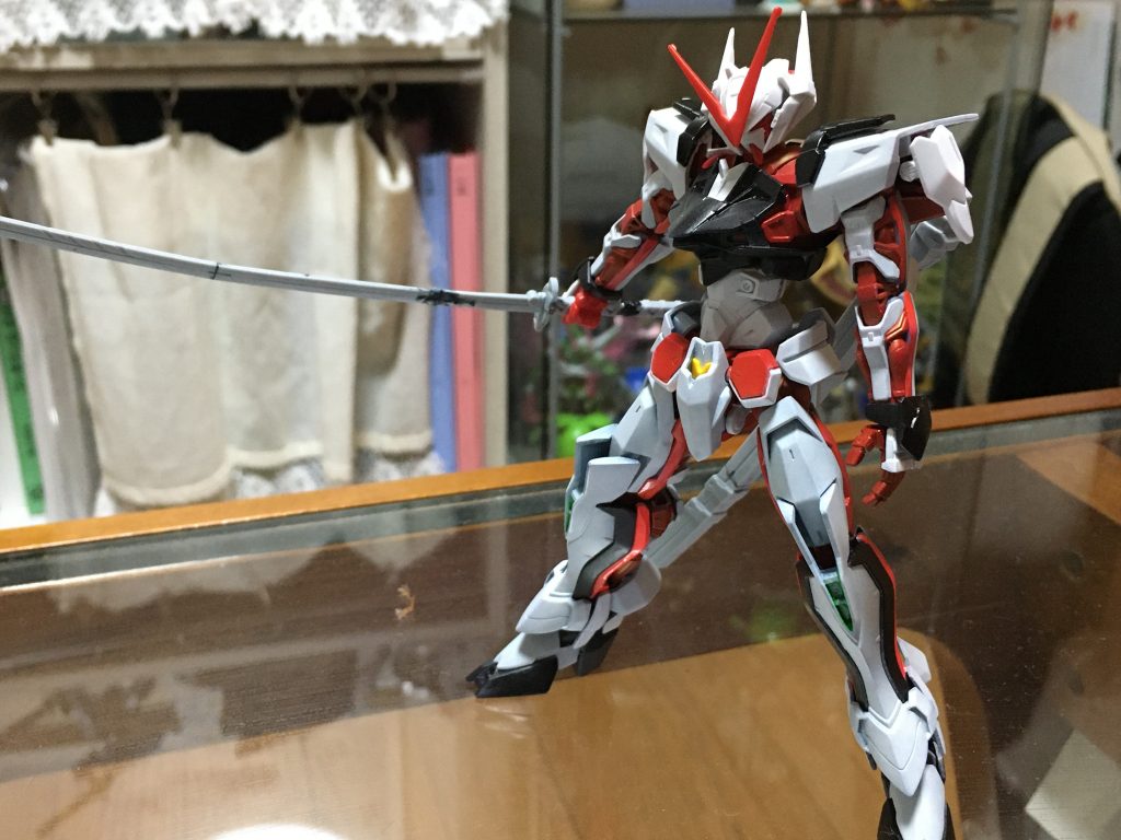 制作中の写真が少ないのですが、本体の塗装は終わってますが刀の方の延長した直後です。初めての延長作業でポキポキ折れて大変でしたw