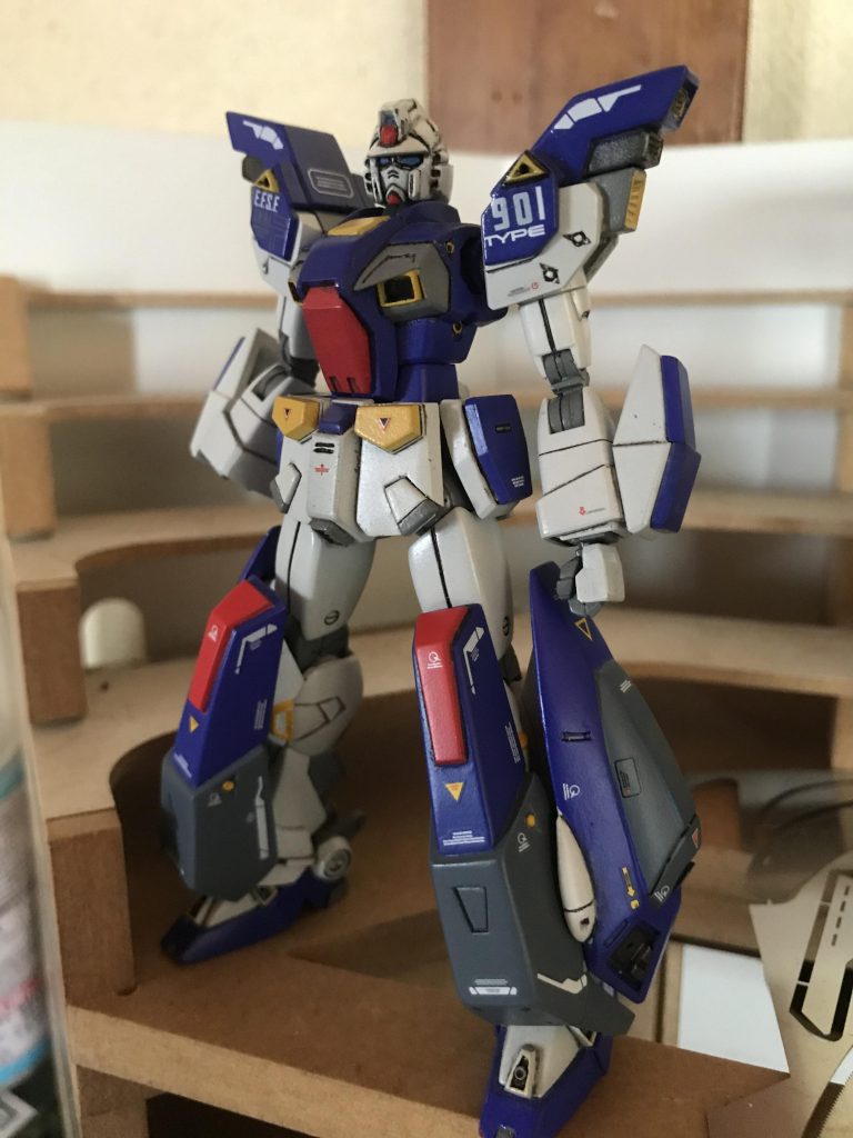 以前作製の本体も、細かい修正や塗装のリタッチなどを行います。目立った傷などに水転写デカールを貼り、隠してみたり…🤣