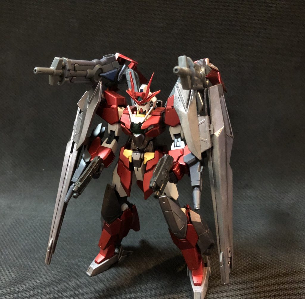 背中には大出力ブースターを兼ねたビームキャノンを装備