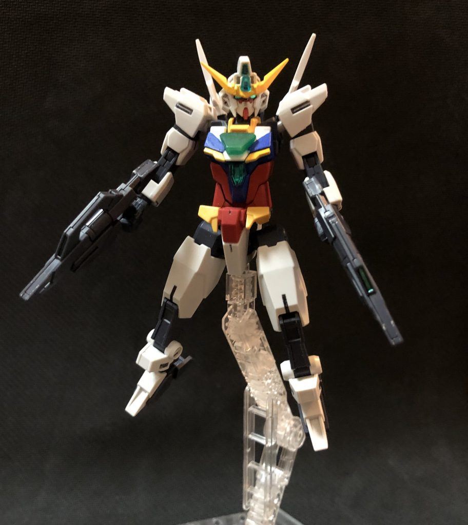 コアガンダム・ステラコアガンダムⅡベースであり、胸のクリスタルはGNコンデンサ兼マイクロウェーブ受信機。装着するアーマー次第では太陽炉とサテライトシステムの恩恵を受けれる。という自分設定武装はコアスプレーガンとビームサーベルを二つずつコアガンダムⅡの角を改造し加工、への字を彫ったこと、あとは胸のクリアーパーツを変更しています。