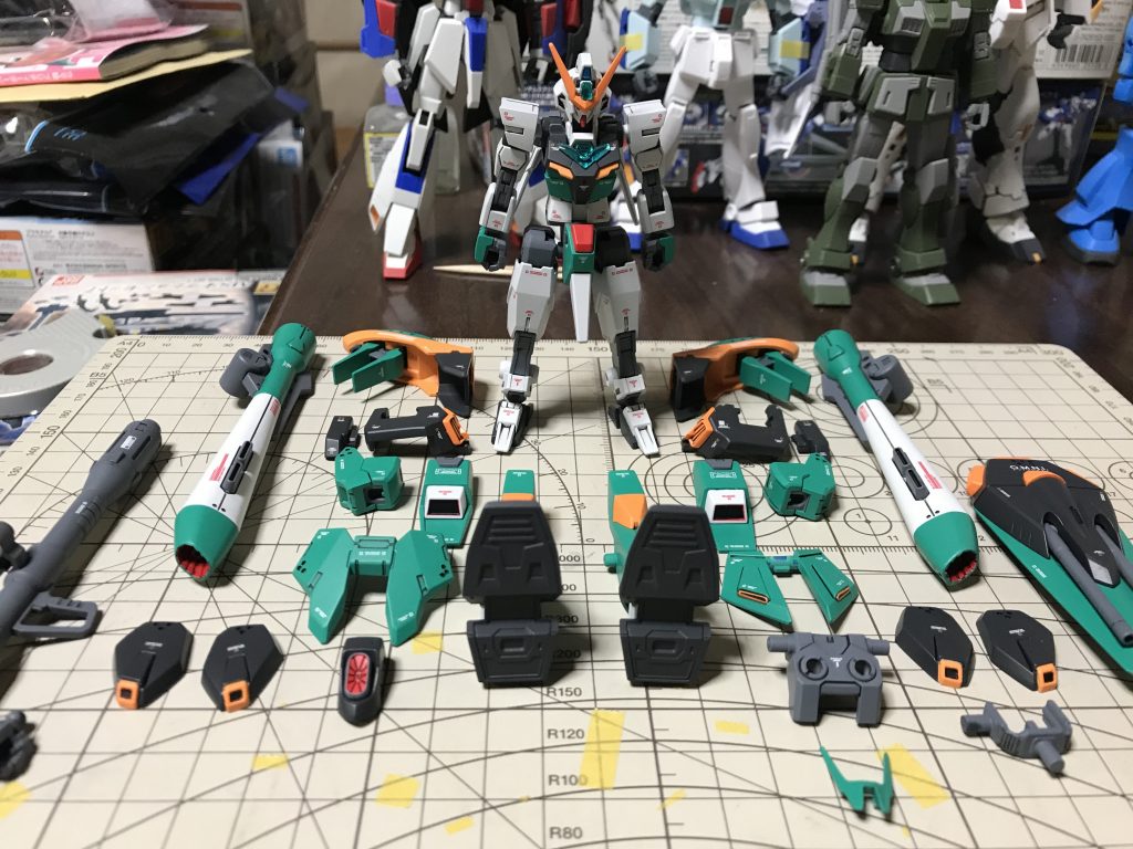 装備一式になります。一回被せてしまうと塗装剥げが怖いのでそのままにしてしまうと思うので、これで見納めです。