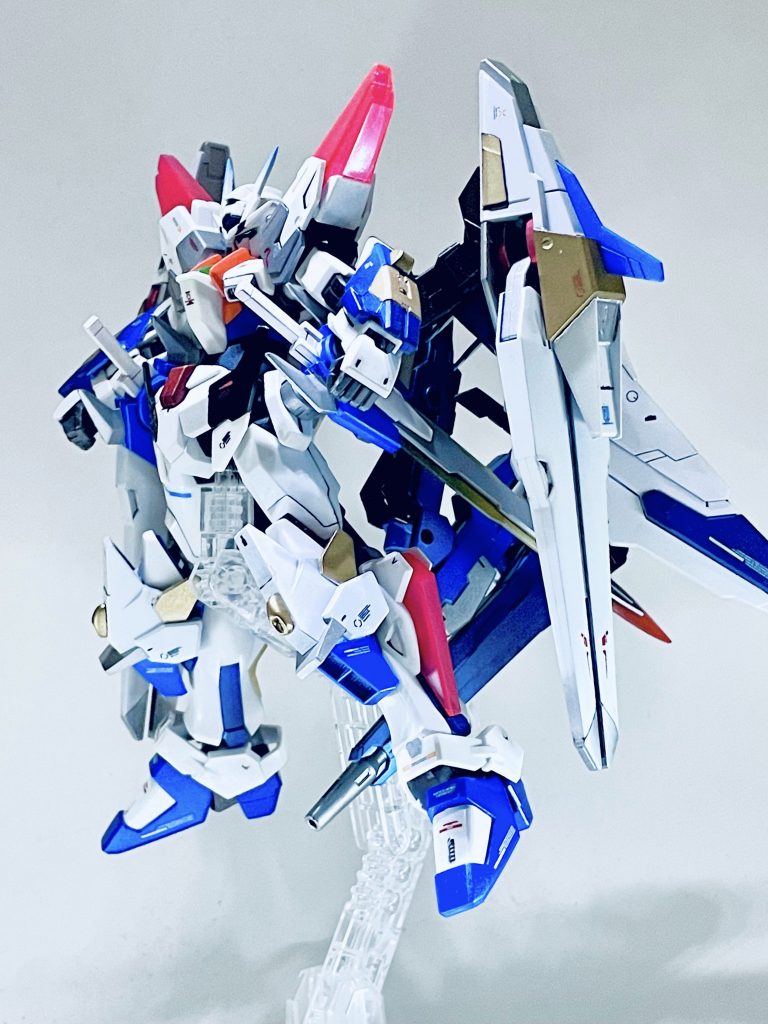 メビウスにギャラクシーコスモスの肩と脚着けたらかっこよくなるんじゃないかと思ってお遊び程度に作り出したら割りと気になる箇所が満載で完成するまでにかなりの日数かかりました；ww