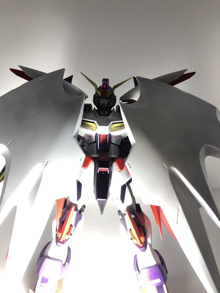 下からフラッシュを当てダークな感じに。