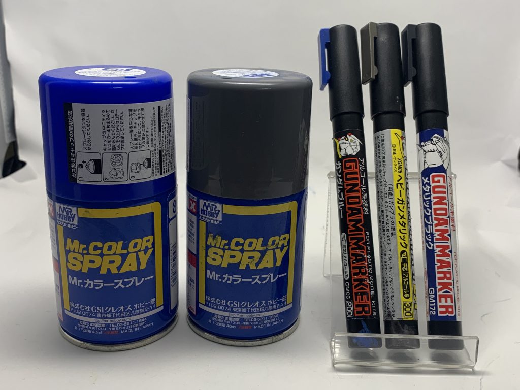 今回使った塗料たち。青→Mrカラー コバルトブルー頭部ブルー→ガンダムマーカー ガンダムブルーグレー→Mrカラー ニュートラルグレー内部フレーム→ガンダムマーカー ヘビーガンメタリック関節部などのシルバー→タミヤエナメル チタンシルバーゴールド部分→タミヤエナメル チタンゴールドフォースシルエット水色部分→タミヤエナメル スカイブルーフォースシルエットガンメタリック部分→タミヤエナメル チタンシルバー+フラットブラックホワイト装甲部分グレー→水性ホビーカラー ジャーマングレー/グラウビームライフル全体→ガンダムマーカー メタリックブラックビームライフル赤部分→水性カラー アクリジョン カッパー白色部分スミ入れ→タミヤスミ入れ塗料 ダークグレイそれ以外のスミ入れ→タミヤスミ入れ塗料 ブラック