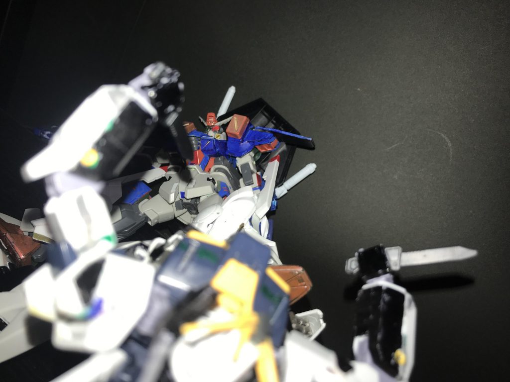 νsガンダム「どぁ！」バスターZZに蹴られてしまいサバーニァーの場所まで吹き飛ばされる