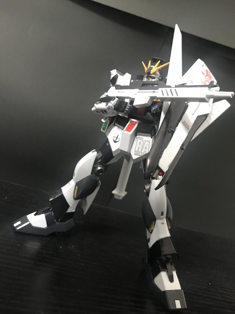 俺はνsガンダム、ある爆発事故いや…意図的にやったと俺は考えている、何故ならその跡地にはこの写真、日記が落とされていた。今は俺の親友G3ともう一人の親友を捜索しているその親友はカテリアル、昔からよく遊び、育った、しかし彼は、俺たちを自ら囮になって守ってくれた…そして、G 3も重傷を負ったカテリアルを助けるそれが俺の目標だ、今はノットスター支援•護衛板を見て、人助けを行なっている。カテリアルの行方を探す為に…