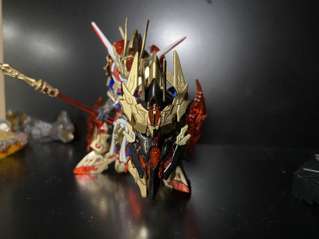 まずは盾形態!絆ガンダムの合体はまだですので、悟空さに持っていただきます^ ^こいつの持ち方を変えて‥変形!