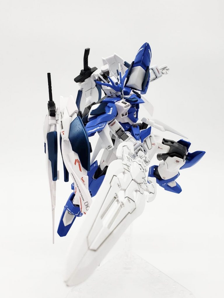 フェザーバスターソードで敵を薙ぎ払う!