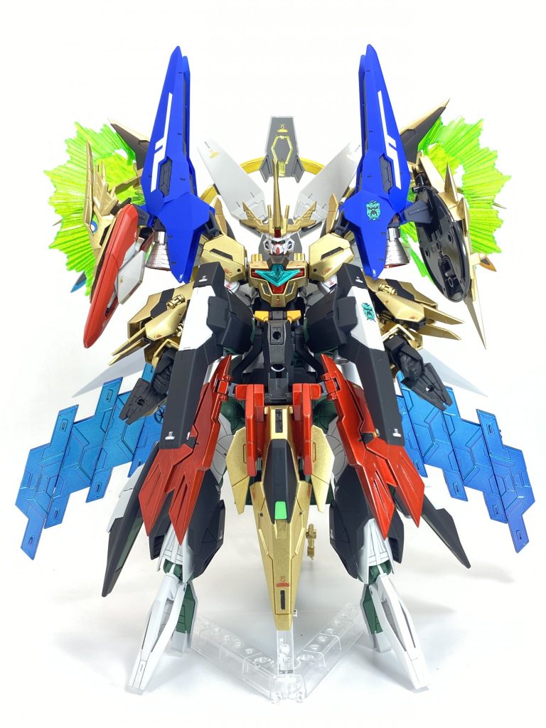 新生BUILD DiVERSの全員のガンプラが合体して誕生するリライジングガンダムの最終強化仕様。