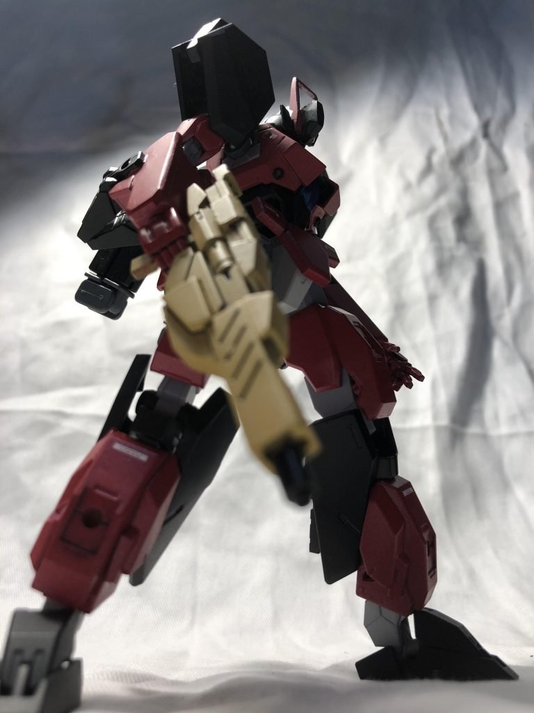 仰ぎ見る巨大なロボット