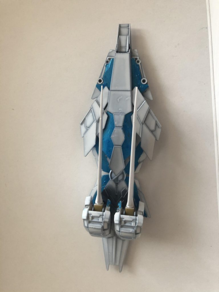 バンシィのアームドアーマーdeにバンシィの肩パーツ、ギャラクシーブースターのウィングを使ってシールドを作成しました