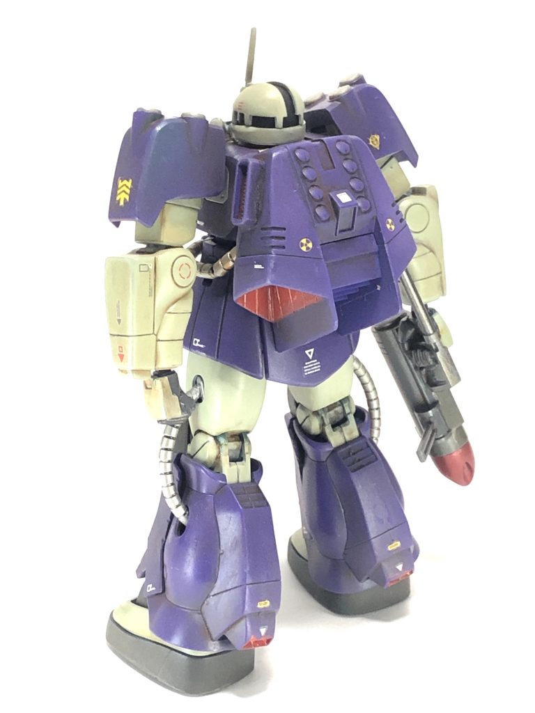 合わせ目消しをしていたらバックパックのモールドも消してしまったので別売のダクトノズルを取付。