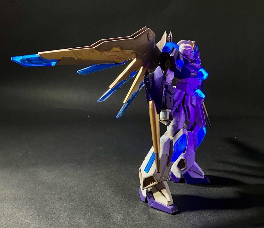 ちなみに蓄光パウダーを仕込みましたのでブラックライトでかなり光ります。