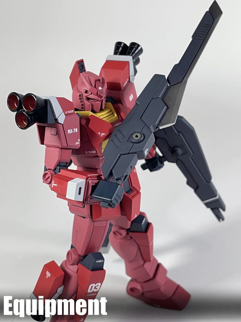 ・武器・装備武器は「HGBC-010 紅ウェポン」から「ビームライフル乙」「ハンドガン&ガンブレイド(ショート)」を流用しました。「ビームライフル乙」は銃口を他キットから流用、バックパック接続用にネオジム磁石を埋め込みました。「ガンブレイド」グリップの延長と剣の切先をシャープ化、マウント用のネオジム磁石を埋め込みました。「紅ウェポン」では付属の「ハイパーバズーカ」が多用されますが、その陰に隠れがちな武器を使ってみようと思い、今回使用してみました。