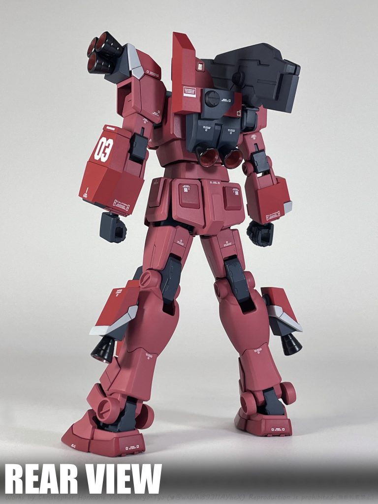 ランドセルの増加装甲の右側は「ビームライフル乙」をビームキャノンとして運用するプラットフォームを備え、左側のセンサーターレットと対応させる事で、セミオートマチックドライブを可能とし、砲撃時においても、即座に近接戦闘に対応が可能です。