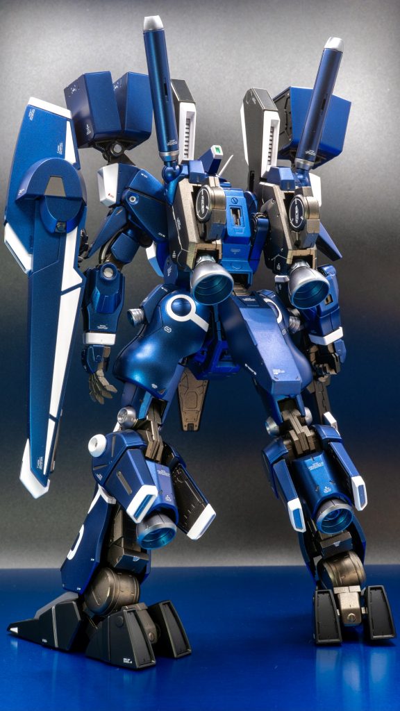 センサー類は蛍光塗料にメタリックを混ぜて、レジンで固めてます。ツインアイのみ付属のシールです。