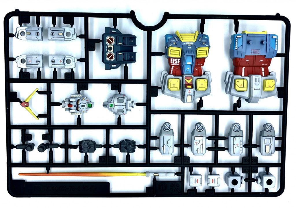 エアブラシでのボディの塗り分けは熾烈を極めました(´Д` )はみ出したりマスキング取る際に塗装が剥がれたり・・・何度途中で投げ出しそうになったことか(T-T)