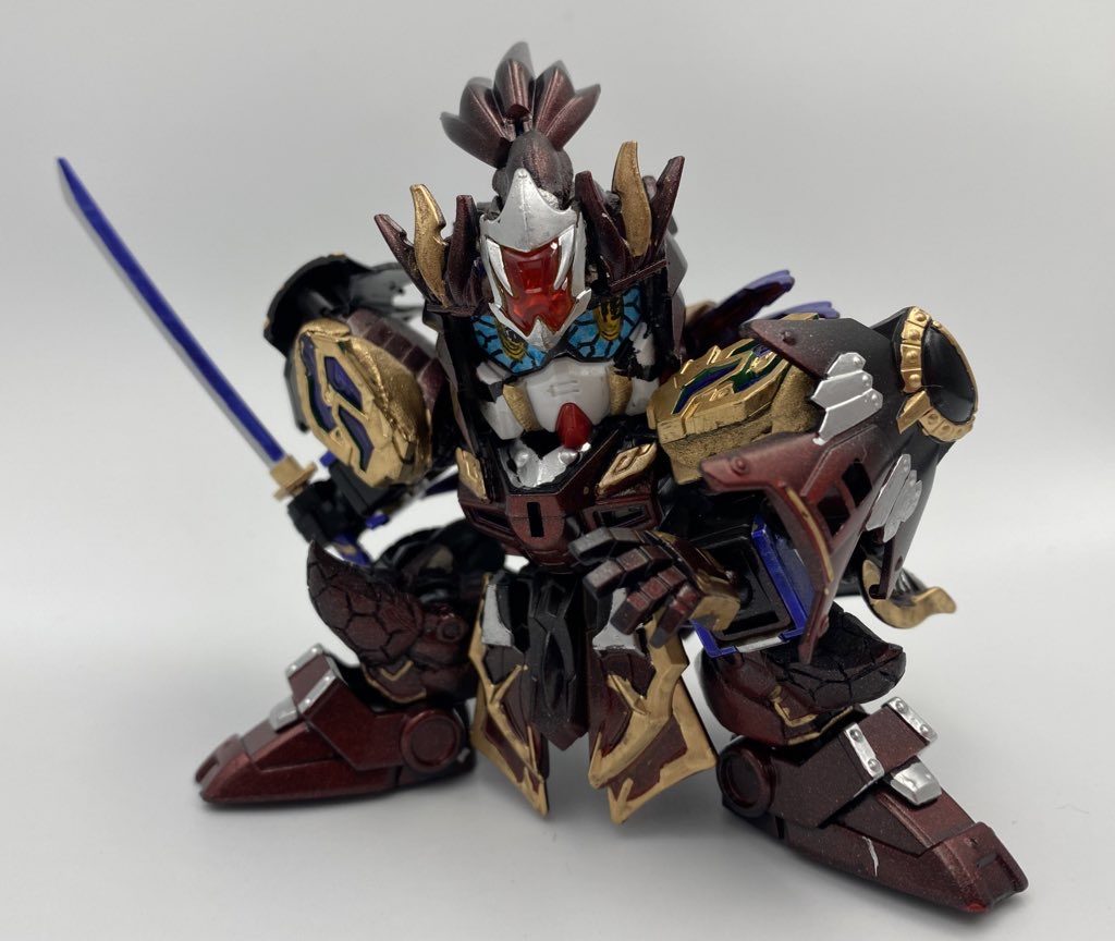 頭と胴は飛駆鳥、手足は騎士と武者です。肩アーマーはバーサルと曹丕、創傑アルトロンで構成しています。