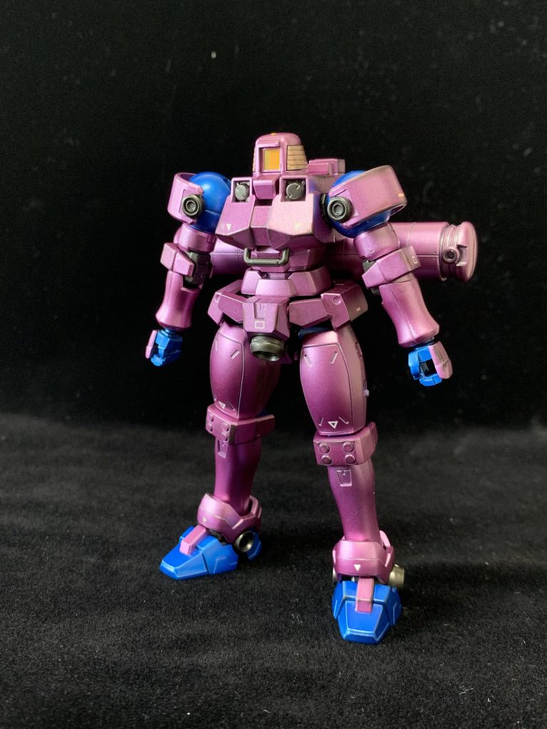 まずは素立ちから。塗装は紫:クレオス GXメタルパープル青:クレオス GXメタルブルー関節:クレオス 黒鉄色武器:クレオス GXメタルブラックを使っています。