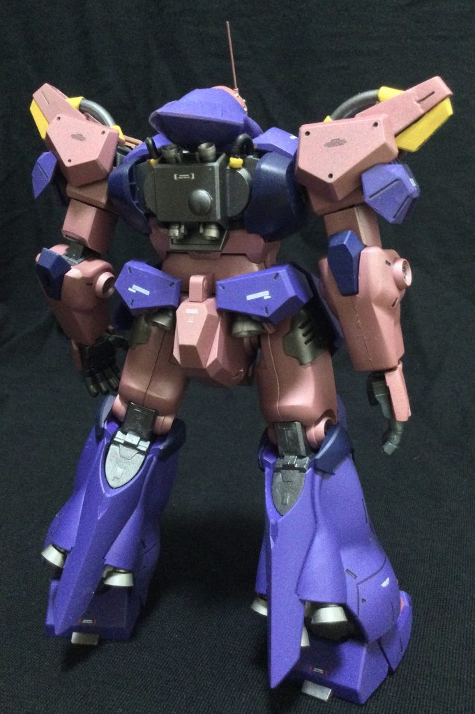 改造箇所は前回とまったく同じ手順ですので割愛。後ろ姿もカッコ良すぎる…。ほんとはガウマン機とグスタフカール を作って飾りたいのだが…キット再販が待たれる。