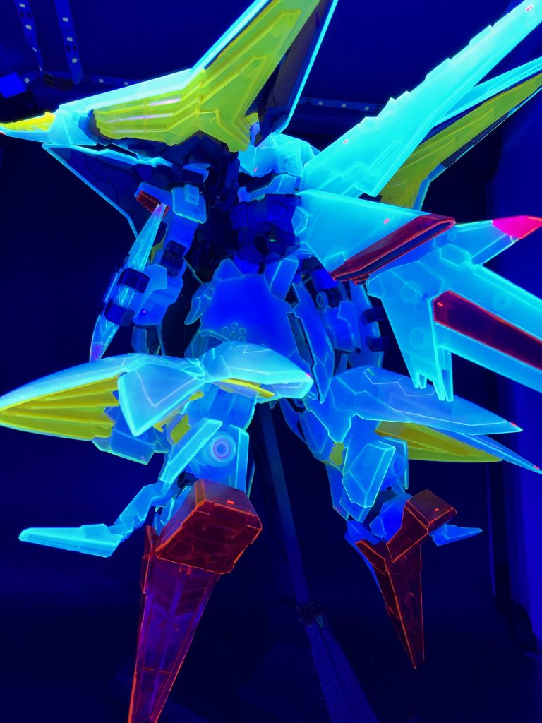 バックショットです。黄色いパーツは白とかで裏打ちすればよかったのでしょうか…。