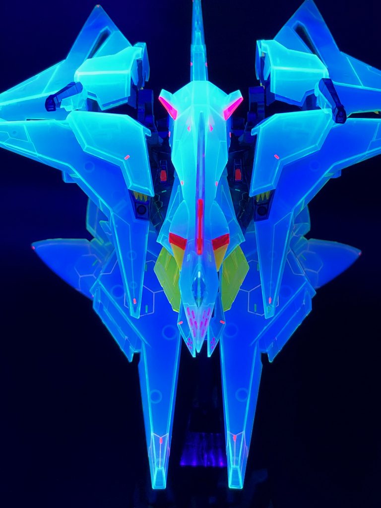 正面上部から。鳥のような航空機のような(アーガマのようなw)、独特のシルエット。